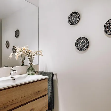 Apartment Alhamilla - 1 Bedroom In Eixample Dreta Barcelona